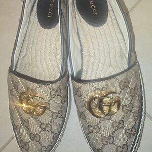 Gucci Women's Beige Espadrilles with Gold Emblem